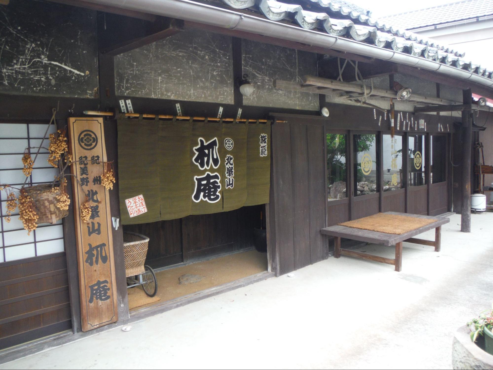 日除け？目隠し？暖簾にはどのような効果がある？古くから愛される暖簾の効果・用途について