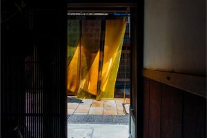 「暖簾（のれん）」の由来とは？暖簾に込められた文化の歴史