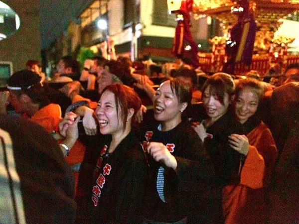 墨色の黒半纏が西町会の皆さん