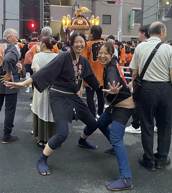 内山桜子さん(左)と野口はるかさん(右)