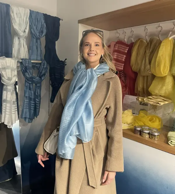 ひと巻きで、春の透明感。シルクモダールのストール。