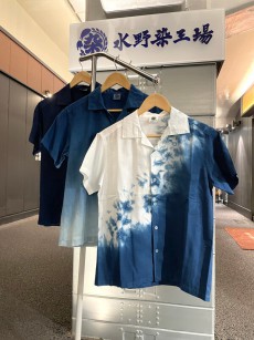 生地は上質なてぬぐいに使われる「特岡」と「天竺」の2種類をご用意し、弊社北海道の縫製がお仕立てを!made in Japanなのです! 藍染アロハシャツ【ランダムホワイト、その他】(弊社オリジナル)